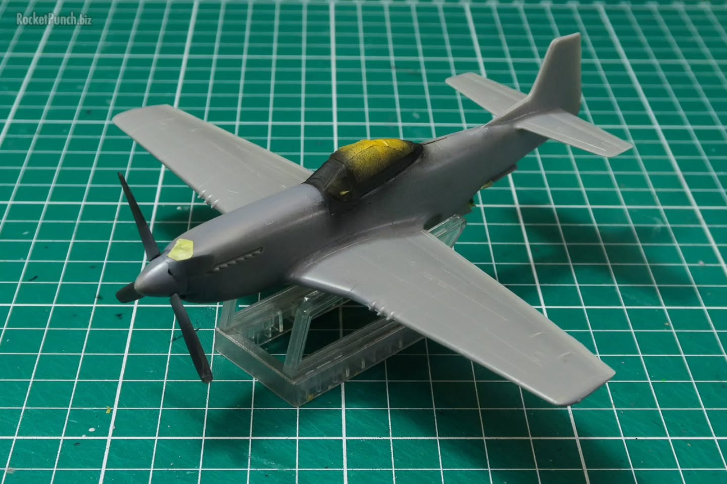 1/72 Hasegawa P-51K Mustang.The kit includes the P-51K propeller although I think the shape is not quite right. The cockpit deck fits after some trimming and kit fell together trouble free after that..The canopy was then masked off and the all too shallow gearbay painted first and I can move on to the painting stage..#72scale #hasegawa #scalemodels