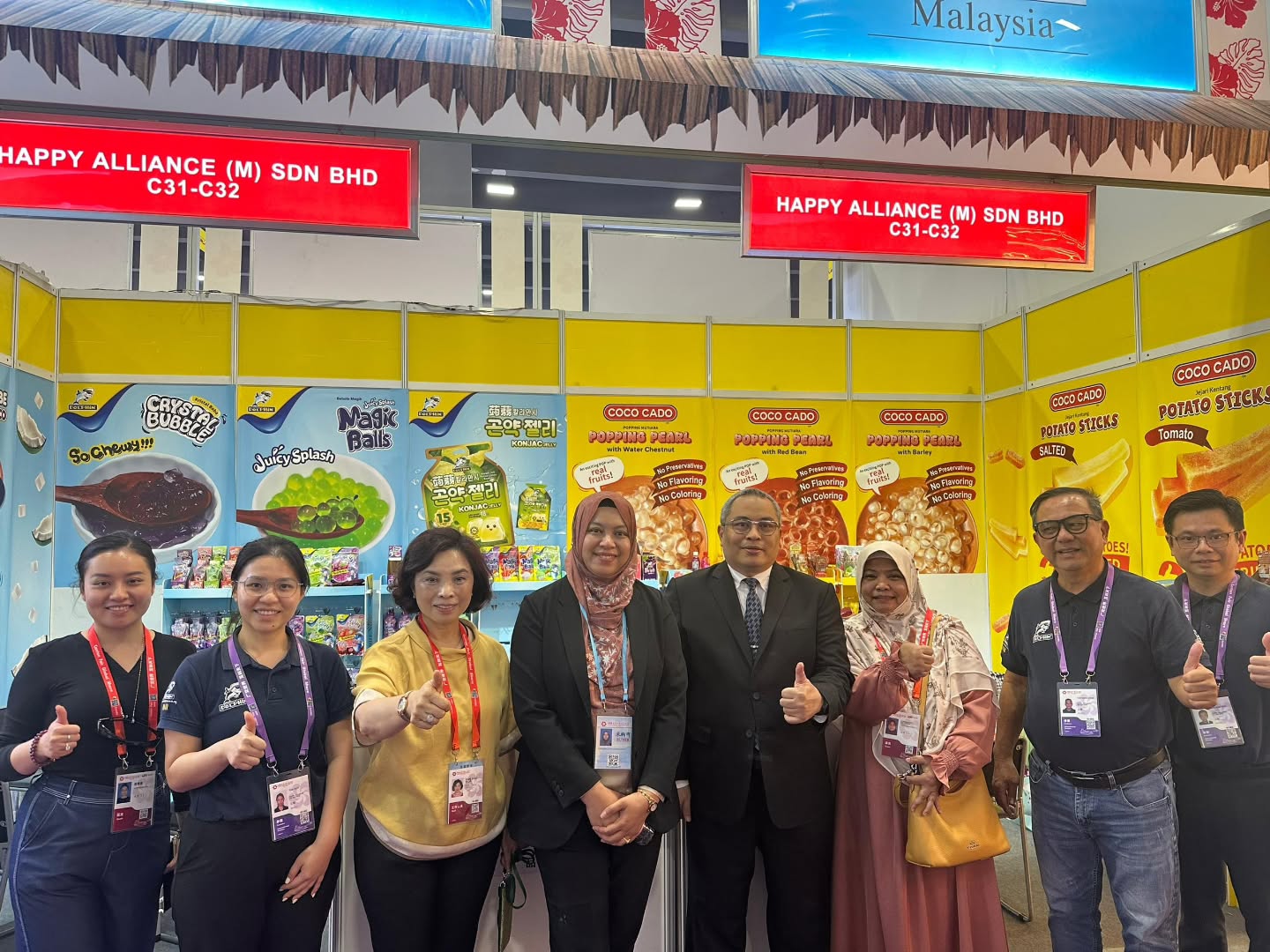 The Canton Fair in China has officially come to an end. We are truly honored to have welcomed Mr. Harris Alwi and the delegation from the Consulate General of Malaysia to our booth. A heartfelt thank you as well to everyone who visited and supported us throughout the exhibition. We look forward to seeing you again at the next event!