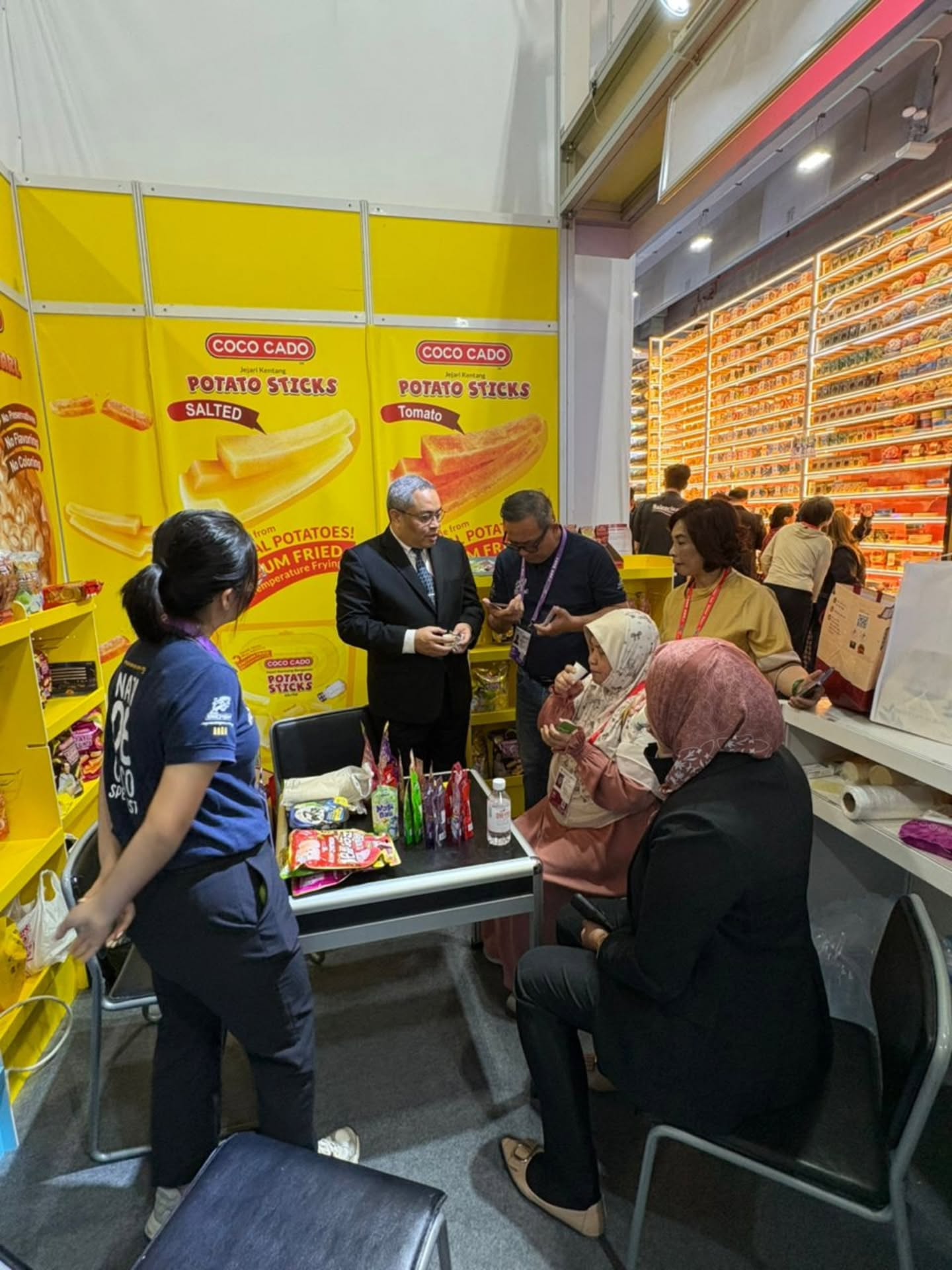 The Canton Fair in China has officially come to an end. We are truly honored to have welcomed Mr. Harris Alwi and the delegation from the Consulate General of Malaysia to our booth. A heartfelt thank you as well to everyone who visited and supported us throughout the exhibition. We look forward to seeing you again at the next event!